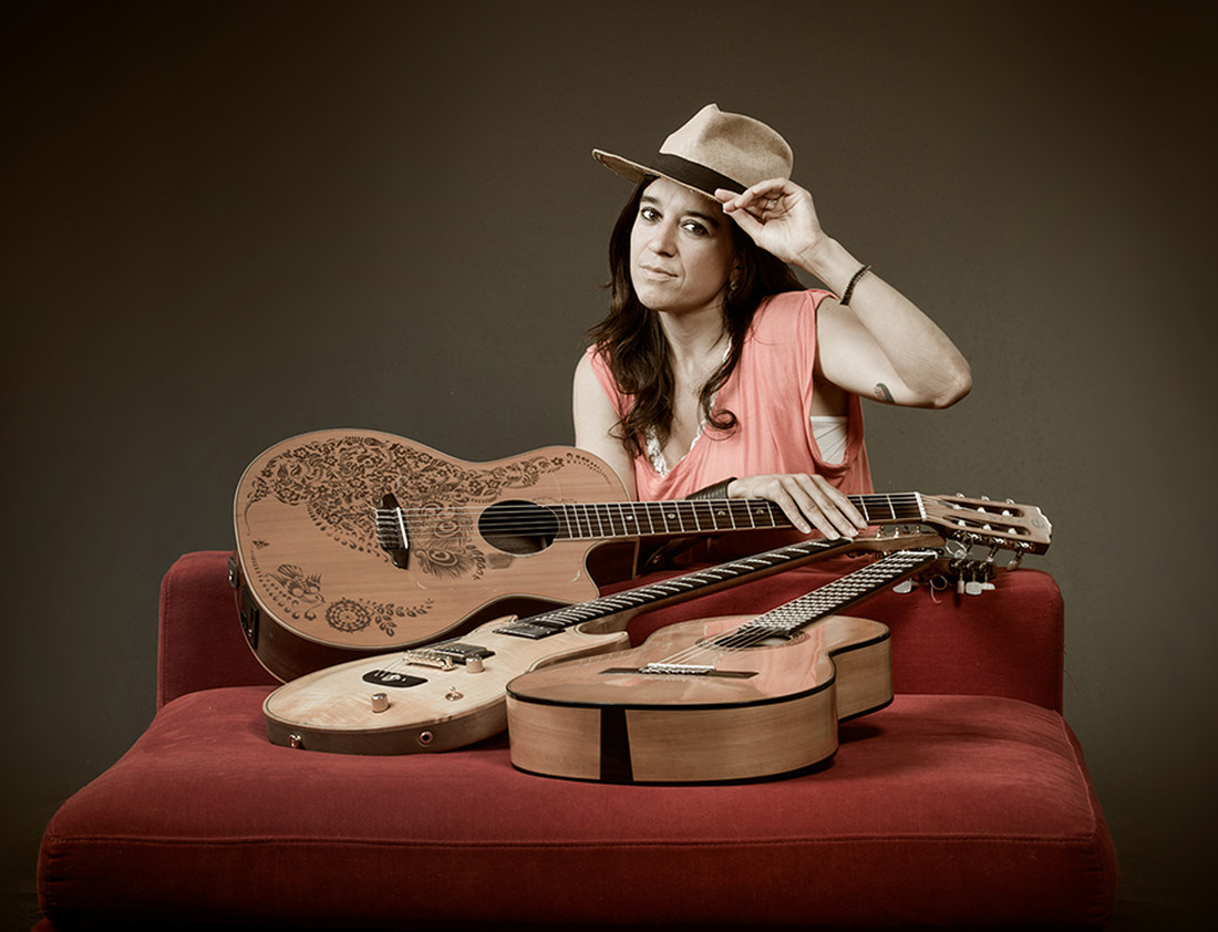 Roxana Mouriño guitarrista y vocalista profesional en Formentera