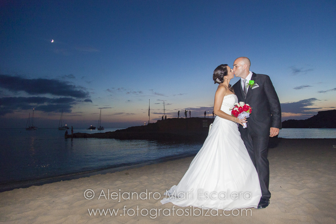 Fotografo de Bodas en la playa de Ibiza